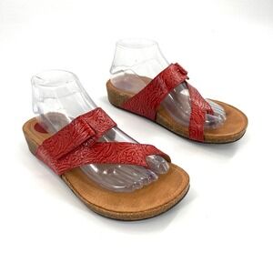 Nurture Camdenn Red Floral Embossed Thong Sandals Comfort Platform Slides Sz 8.5